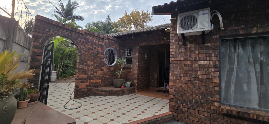 3 Bedroom Property for Sale in Geelhoutpark North West